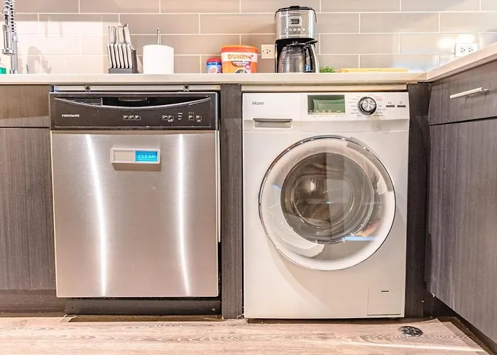 Group Friendly Spacious 3br With Optional Parking And Gym Access Sleeps 10 Guest Near Mccormick Place And Soldier Field Chicago